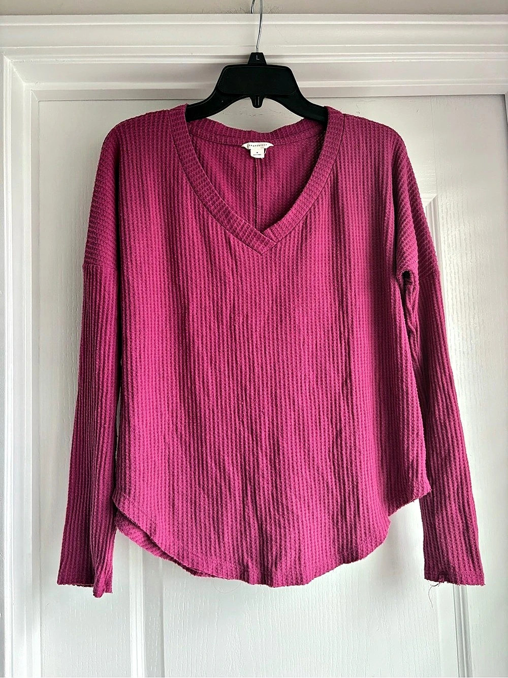 Aeropostale V-Neck Textured Sweater in Pink Size Medium